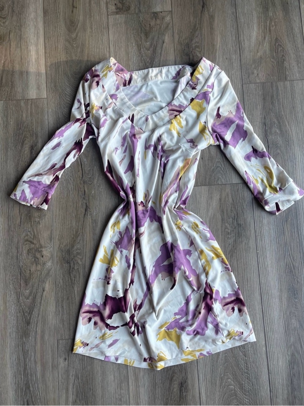 BCBGMaxAzria Lavender and Cream Abstract V-Neck Long Sleeve Shift Dress